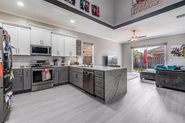 Poinciana Parc, 14024 N Cypress Cove Cir, Davie, Florida 33325, image 2