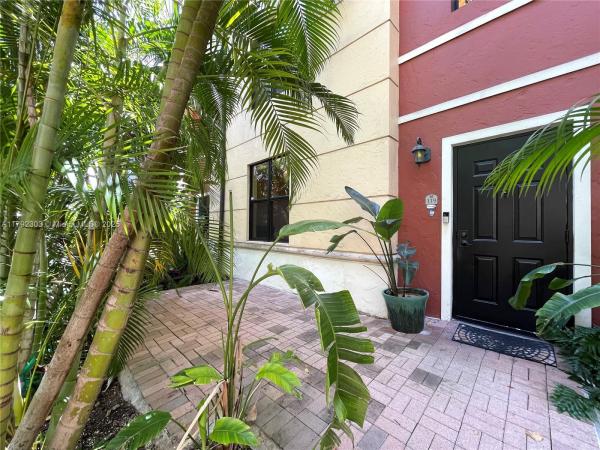 Puerta De Palmas, 888 S Douglas Rd #119, Coral Gables, Florida 33134, image 1