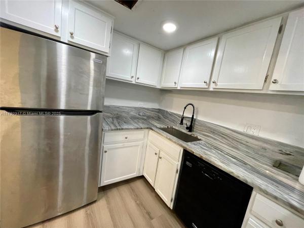 International Village At Inverrary, 3680 Inverrary Dr #2B, Lauderhill, Florida 33319, image 1