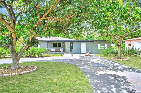 Biscayne Gardens, 13320 N Miami Ave, Golden Glades, Florida 33168, image 3