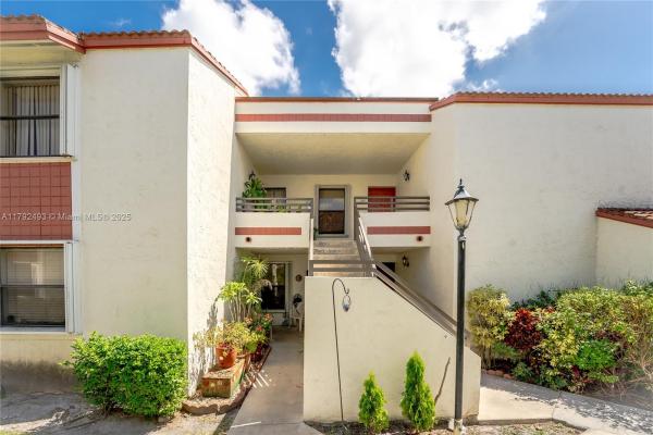 Pierpointe East At Pembroke Lakes, 1100 N Hiatus Rd #1100, Pembroke Pines, Florida 33026, image 1