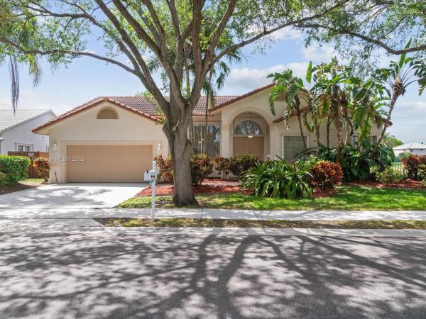 Emerald Lake Estates At The Landings, 1230 SW 102nd Ave, Pembroke Pines, Florida 33025, image 2