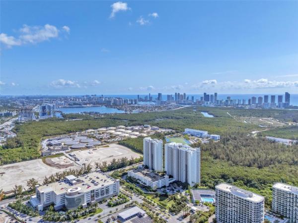 One Fifty One At Biscayne, 14951 Royal Oaks Ln #2105, North Miami, Florida 33181, image 3