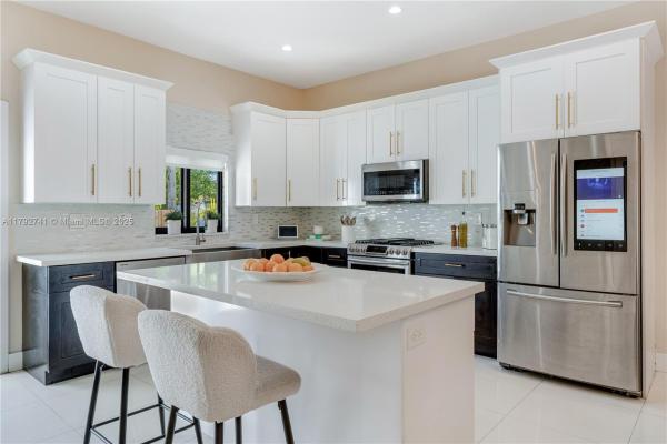6470 SW 33rd St, Unincorporated Dade County, Florida 33155, image 1