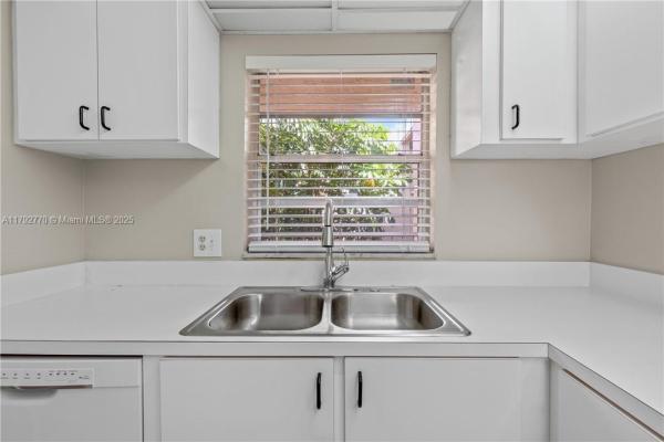 Live Oak Of Pine Island Ridge, 9470 Live Oak Pl #304, Davie, Florida 33324, image 3