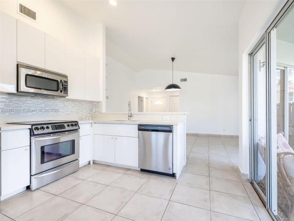 Garden Homes At Country Isles, 1225 Seagrape Cir, Weston, Florida 33326, image 2