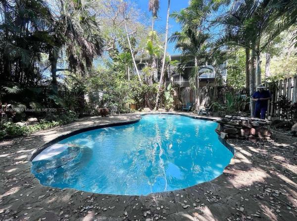 Gifford Lane Townhomes, 3161 Day Ave, Miami, Florida 33133, image 1