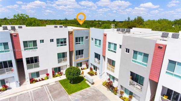 2535 NE 193rd St #3201, Unincorporated Dade County, Florida 33180, image 1