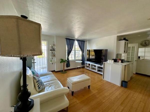 Friendly Corner, 940 7th St #940D, Miami Beach, Florida 33139, image 1