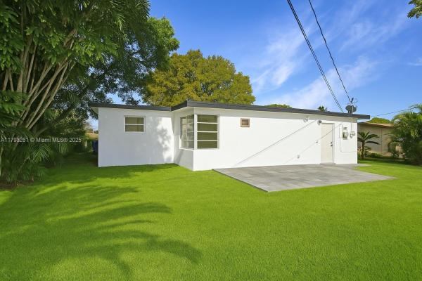 Twin Lakes South, 4118 NW 12th Ter, Oakland Park, Florida 33309, image 2