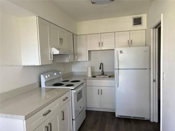 Colonial House, 1150 Atlantic Shores Blvd #606, Hallandale Beach, Florida 33009, image 1