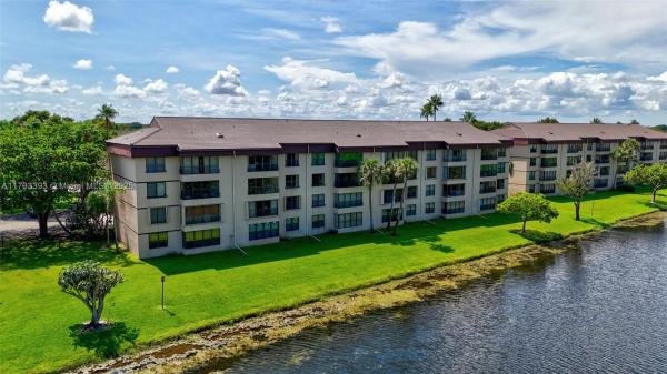 Applewood Village 1, 2660 N Carambola Cir N #303, Coconut Creek, Florida 33066, image 2