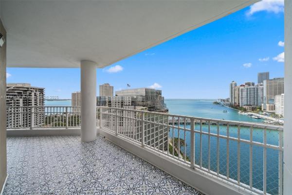 Courvoisier Courts, 701 Brickell Key Blvd #1812, Miami, Florida 33131, image 2