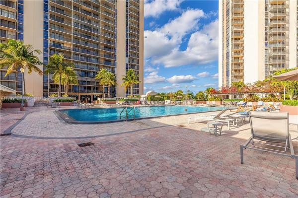 Coronado Tower 3, 20379 W Country Club Dr #2336, Aventura, Florida 33180, image 3