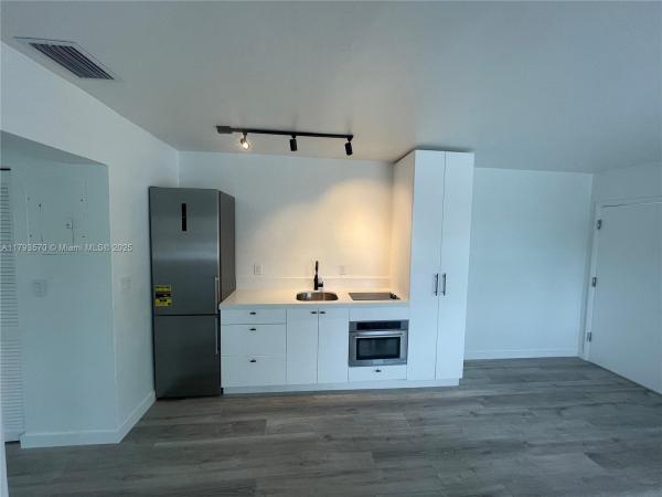 323 Washington Ave, 323 Washington Ave #7, Miami Beach, Florida 33139, image 1