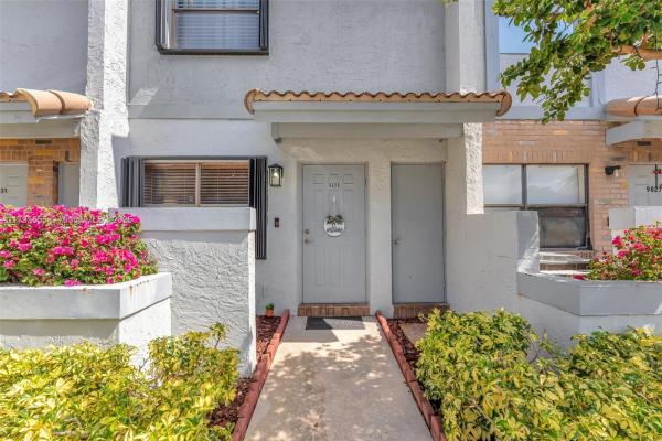 Oakwood On The Green, 9829 Riverside Dr #42-6, Coral Springs, Florida 33071, image 2