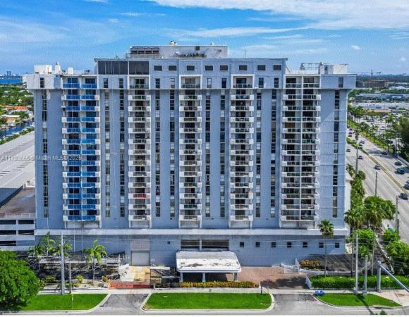 North Miami, Florida 33181, image 1