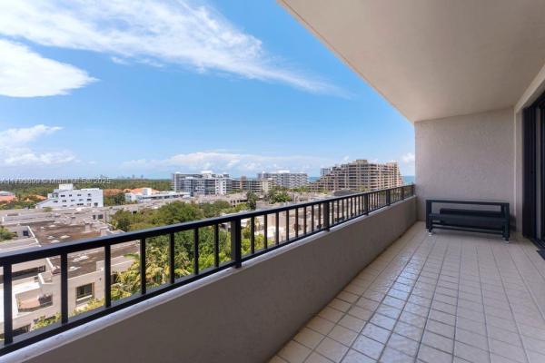 The EmeraldBay At Key Colony, 151 Crandon Blvd #926, Key Biscayne, Florida 33149, image 2