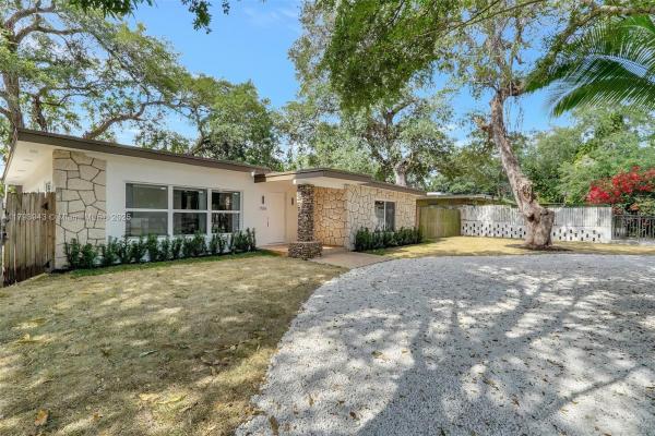 Pleasant Village, 736 NE 164th St, North Miami Beach, Florida 33162, image 2
