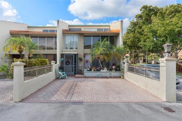 Majestic View, 741 E Coco Plum Cir #8, Plantation, Florida 33324, image 1