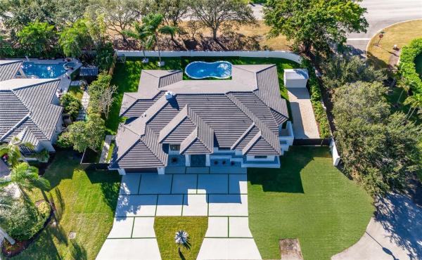 Estates At The Falls, 10780 SW 135th Ter, Kendall, Florida 33176, image 3