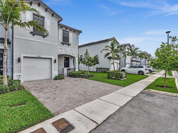 Viewpoint At Vista Lago, 20381 NW 4th Ct, Miami Gardens, Florida 33169, image 1
