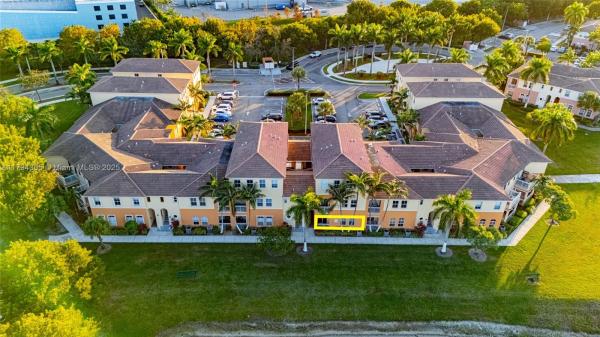 Fontainbleau Lakes Courtyards West, 10012 NW 7th St #107, Fountainebleau, Florida 33172, image 2
