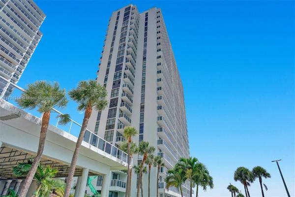 Waterview 2, 20515 E Country Club Dr #346, Aventura, Florida 33180, image 1
