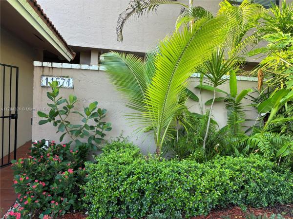 Townhomes Of La Jolla, 11574 SW 91st Ter, Kendall, Florida 33176, image 3