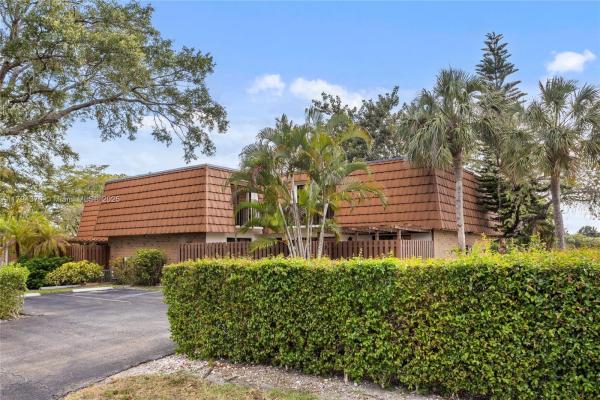 Village At Lake Pine, 853 SW 118th Ter, Davie, Florida 33325, image 2