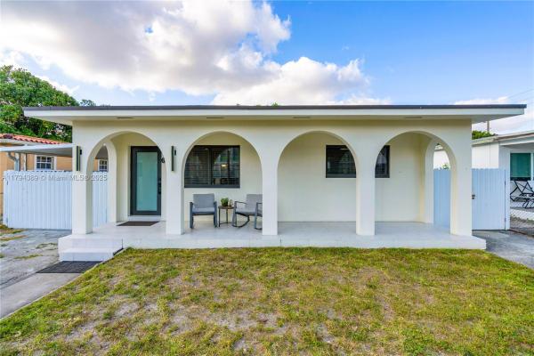 Industrial Center, 617 W 33rd St, Hialeah, Florida 33012, image 1