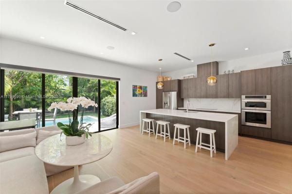 Carters, 3130 Plaza St, Miami, Florida 33133, image 1