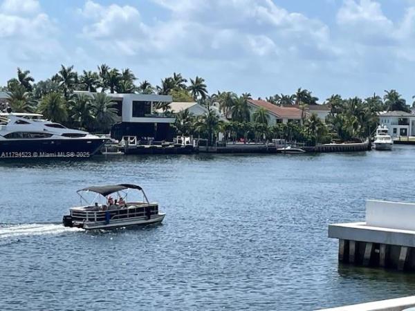 Waterview 2, 20515 E Country Club Dr #246, Aventura, Florida 33180, image 1