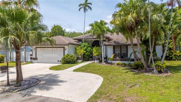 Enclave At Jacaranda Lakes, 1041 NW 93rd Ter, Plantation, Florida 33322, image 1