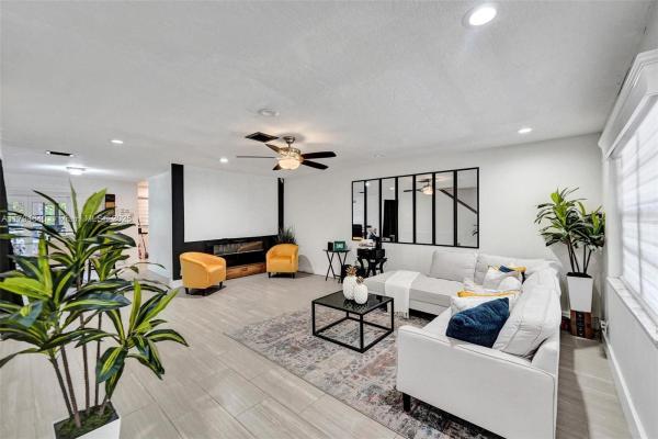 Villager Townhomes, 800 NW 47th St, Deerfield Beach, Florida 33064, image 1