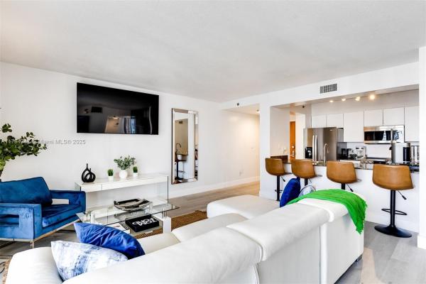 The Club At Brickell Bay, 1200 Brickell Bay Dr #2923, Miami, Florida 33131, image 3