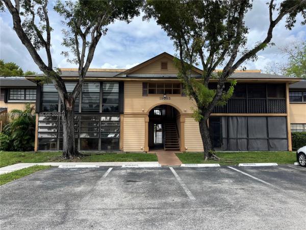 Countryside Village, 19085 NW 62nd Ave #106, Country Club, Florida 33015, image 3