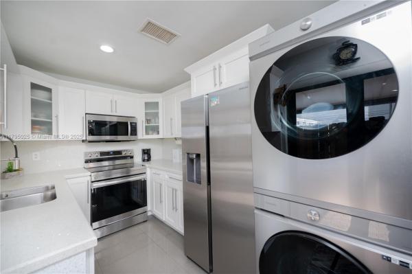 6268 NW 170th Ter, Hialeah, Florida 33015, image 1