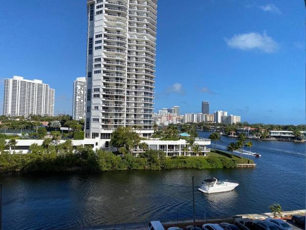 Waterview 2, 20515 E Country Club Dr #649, Aventura, Florida 33180, image 1