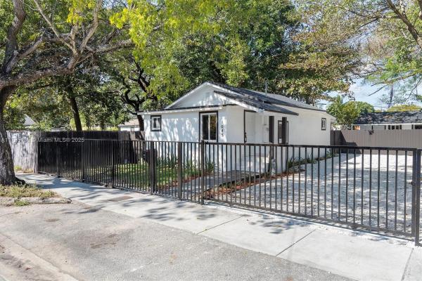 Bowling Green, 1045 NW 55th Ter, Miami, Florida 33127, image 1
