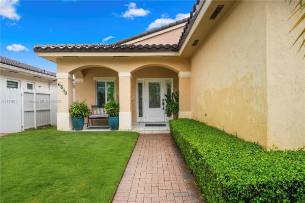 6630 SW 159th Pl, Kendale Lakes, Florida 33193, image 3