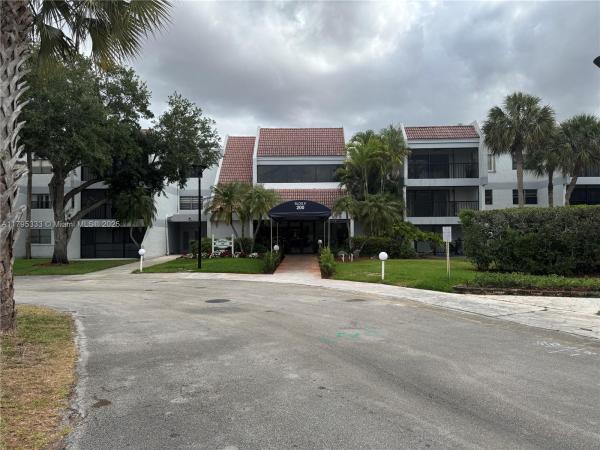Racquet Club At Bonaventure, 200 Lakeview Dr #204, Weston, Florida 33326, image 1