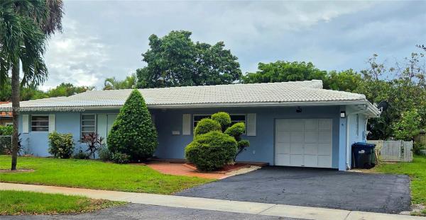 Miami Lakes Residential, 14020 Alamanda Ave, Miami Lakes, Florida 33014, image 2