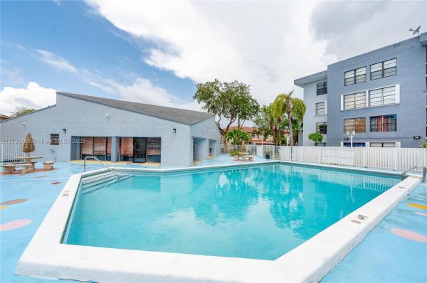 Villa Grande, 13870 SW 62nd St #204, Kendale Lakes, Florida 33183, image 3