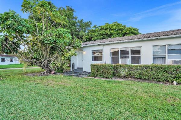 Richards Miami Shores, 950 NE 113th St, Biscayne Park, Florida 33161, image 1
