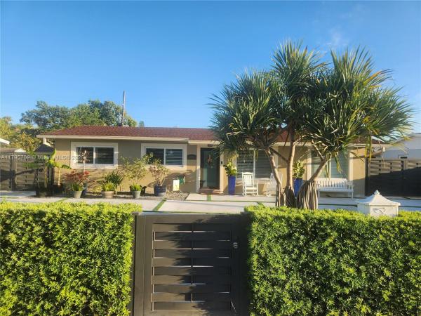 10320 SW 54th St, Unincorporated Dade County, Florida 33165, image 1