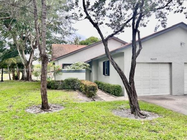 Villas At The Gate, 5237 Gate Lake Rd, Tamarac, Florida 33319, image 1