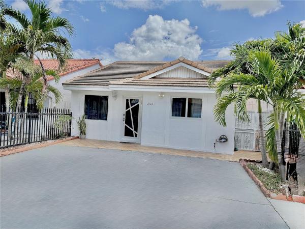 2104 W 53rd St, Hialeah, Florida 33016, image 1