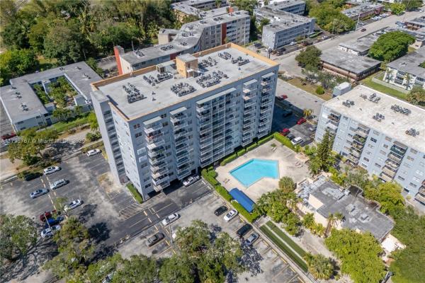 3 Horizons North, 1470 NE 125th Ter #PH9, North Miami, Florida 33161, image 1