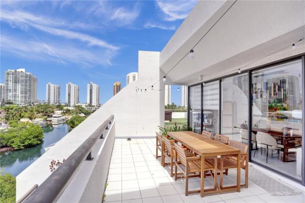 Poinciana Island Yacht & Racquet Club, 355 Poinciana Dr #1130, Sunny Isles Beach, Florida 33160, image 1